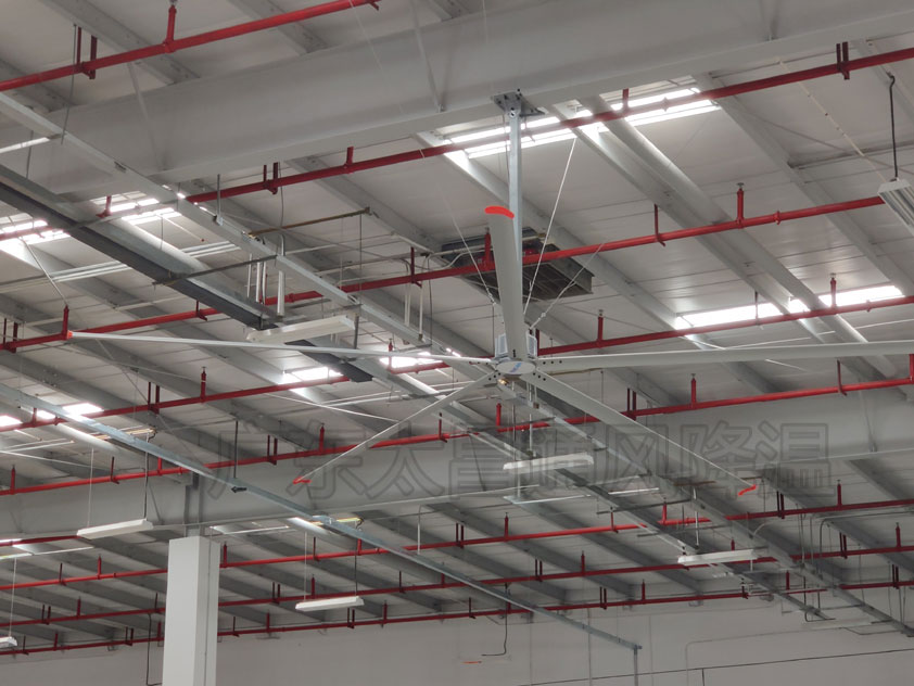 大型車間如何降溫？一臺工業(yè)大風(fēng)扇解決