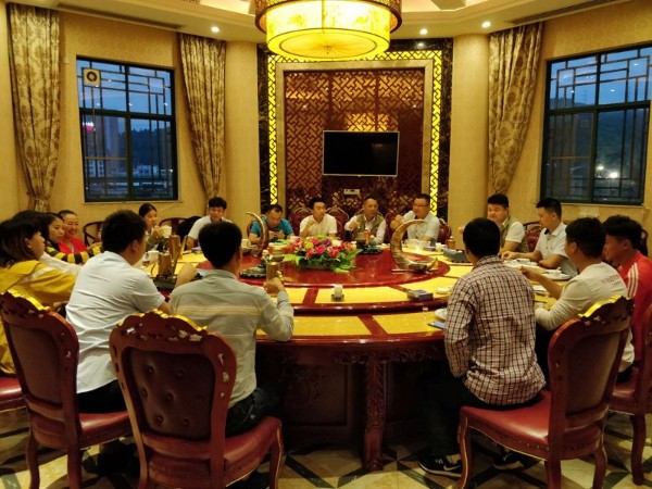 齊心協(xié)力，為公司的未來再創(chuàng)輝煌！