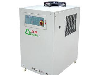 太昌風(fēng)冷箱式工業(yè)冷水機(jī) 太昌風(fēng)冷箱式工業(yè)冷水機(jī)